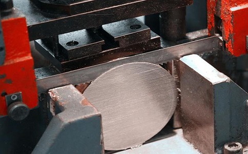 巴南造成带锯条牙齿碎裂或折断的几点原因！